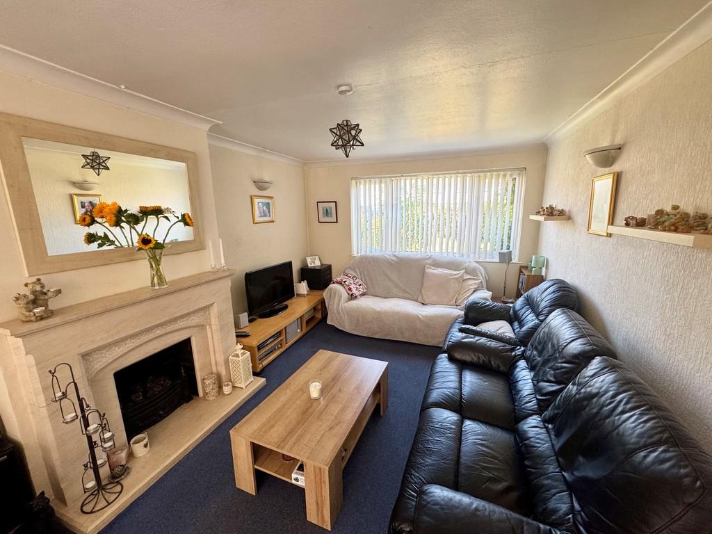 12 Campbell Drive Lounge 1