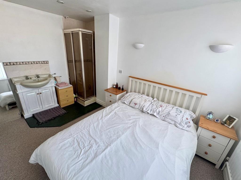 12 Campbell Drive Bed 1 a