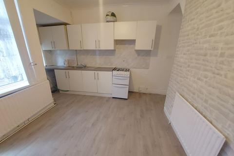4 bedroom terraced house to rent, Bridgwater Road, Bradford, BD9