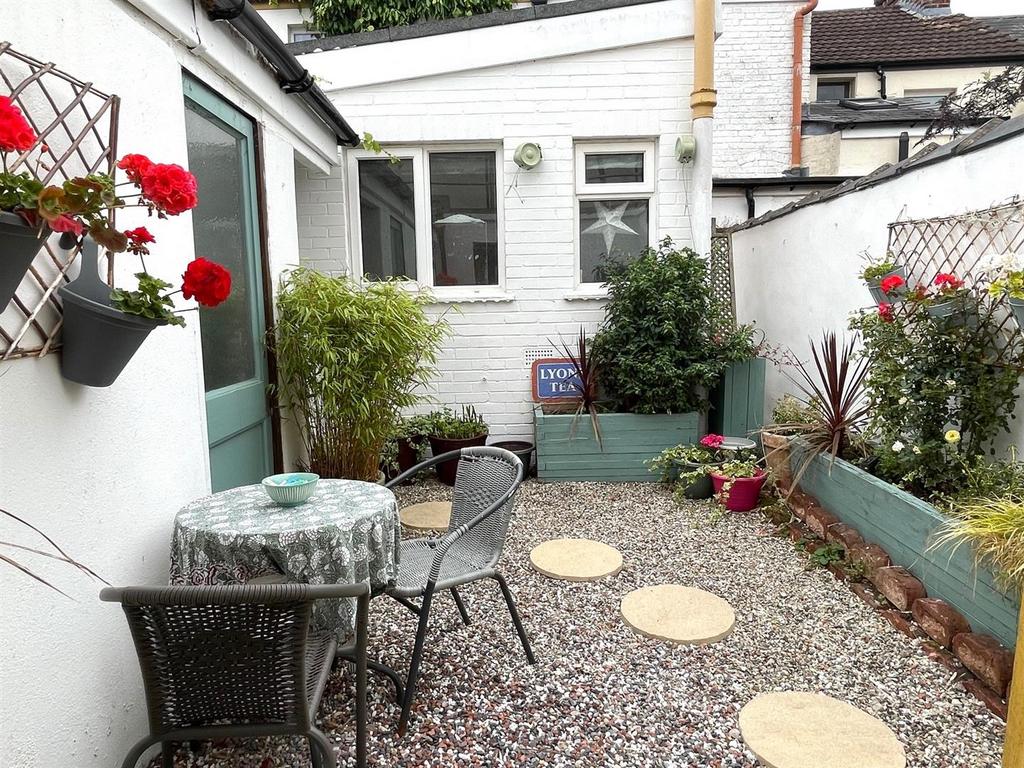 Rear Courtyard Garden