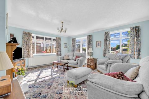 4 bedroom detached house for sale, Waltham Road, Grimsby DN33