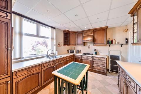 3 bedroom detached house for sale, Wyvern Road, West Purley