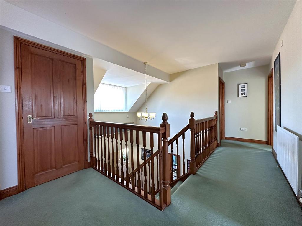Galleried First Floor Landing 922