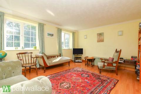 12 Brookside, Hoddesdon, EN11 8QW