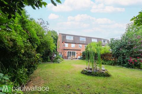 12 Brookside, Hoddesdon, EN11 8QW