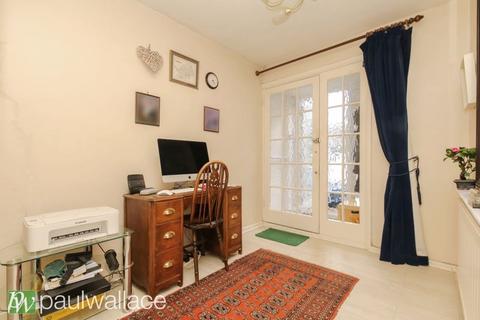 12 Brookside, Hoddesdon, EN11 8QW
