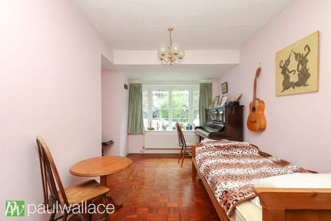 12 Brookside, Hoddesdon, EN11 8QW