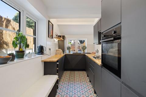 3 bedroom end of terrace house for sale, Basin Road, Chichester