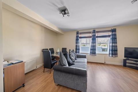 2 bedroom apartment for sale, 17b Cedar Road, Sutton