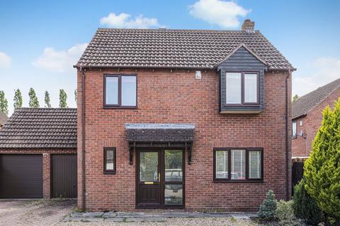 3 bedroom detached house for sale, Massie Close, Milton Keynes