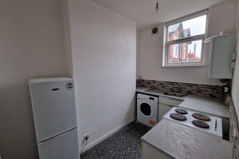 Studio to rent, 169 Mere Road, Leicester