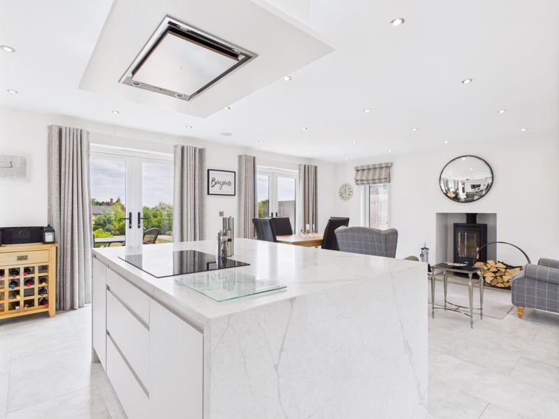 Kitchen/ Dining /