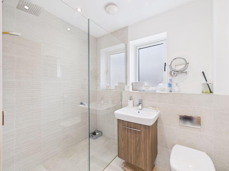 En-suite to bedroom