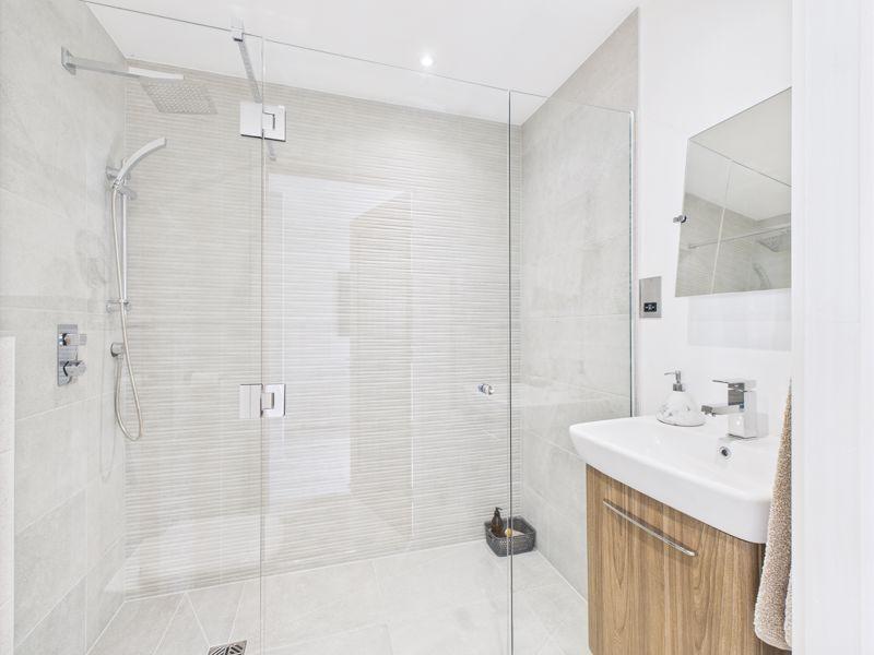 En-suite to bedroom