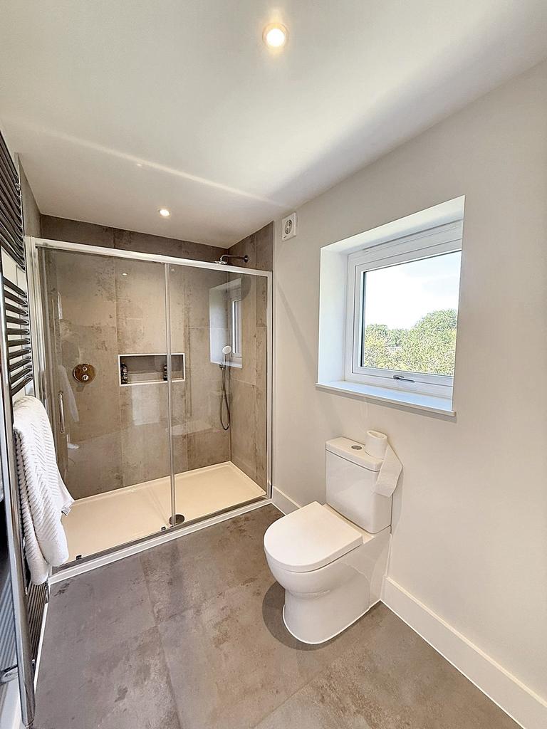 Bedroom 2 En-Suite