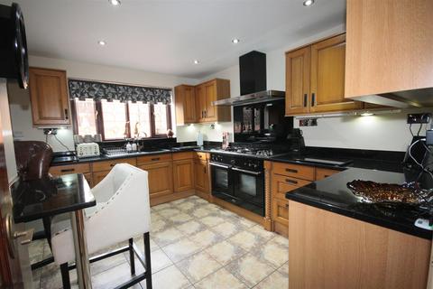 4 bedroom detached house for sale, Russet Drive, Little Billing