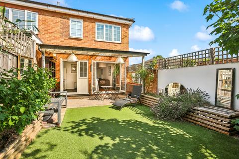 1 Yeomans Mews, Isleworth, TW7 7LZ