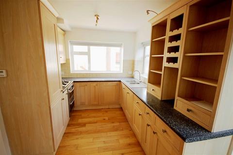 4 bedroom semi-detached house to rent, Mackie Avenue, Patcham, Brighton