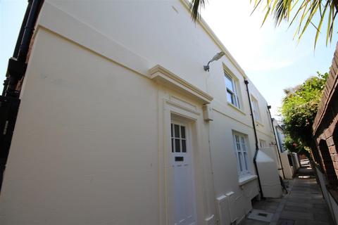 4 bedroom end of terrace house to rent, Crown Gardens, Brighton