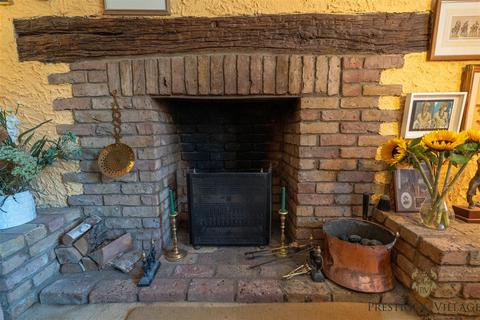 2 bedroom house for sale, High Street, Elstree, Borehamwood