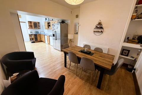 5 bedroom townhouse for sale, Green Gardens, Trefechan SY23