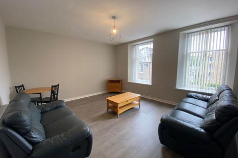 2 bedroom flat to rent, Westport, ,