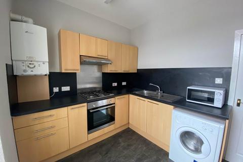 2 bedroom flat to rent, Westport, ,