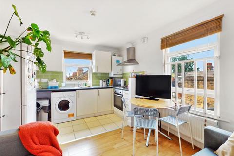 3 bedroom flat to rent, NW6