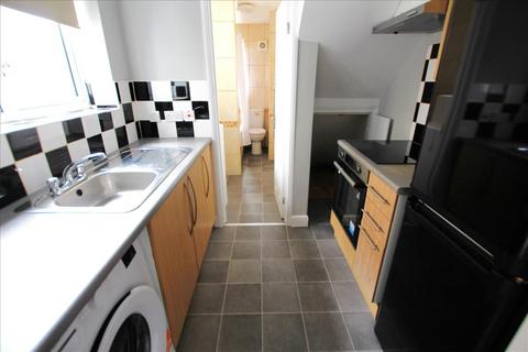 2 bedroom flat to rent, Gloucester Road, Edmonton, London, N18