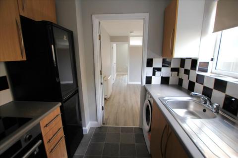 2 bedroom flat to rent, Gloucester Road, Edmonton, London, N18