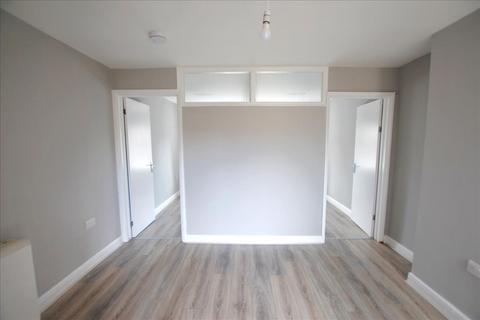 2 bedroom flat to rent, Gloucester Road, Edmonton, London, N18