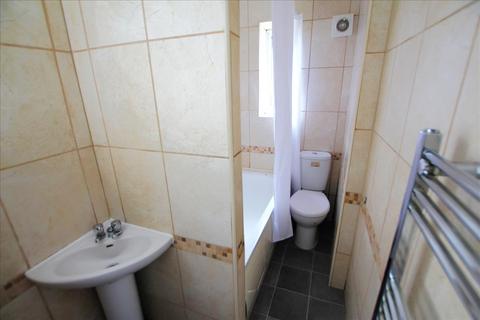 2 bedroom flat to rent, Gloucester Road, Edmonton, London, N18