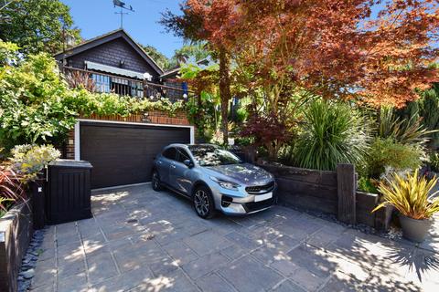 Manaia Leafy Grove, Keston, BR2 6AH