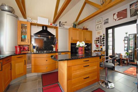 Manaia Leafy Grove, Keston, BR2 6AH