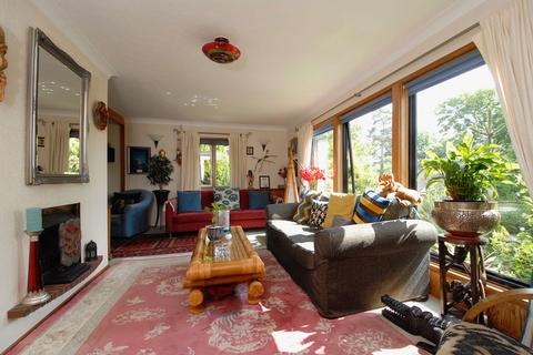 Manaia Leafy Grove, Keston, BR2 6AH