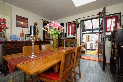 Manaia Leafy Grove, Keston, BR2 6AH