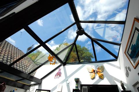 Manaia Leafy Grove, Keston, BR2 6AH