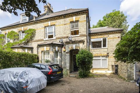 1 bed flat/apartment for rent in Keswick Road, Putney, SW15
