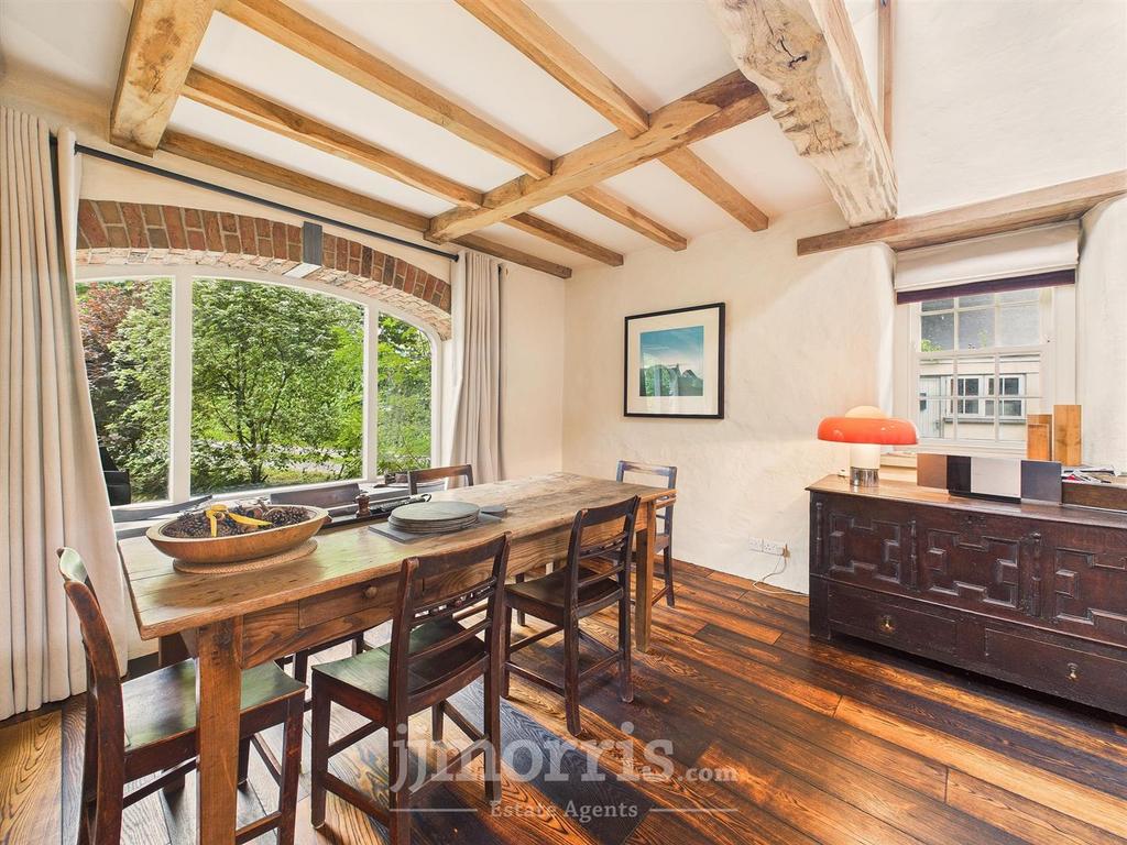 Lounge/Dining Room