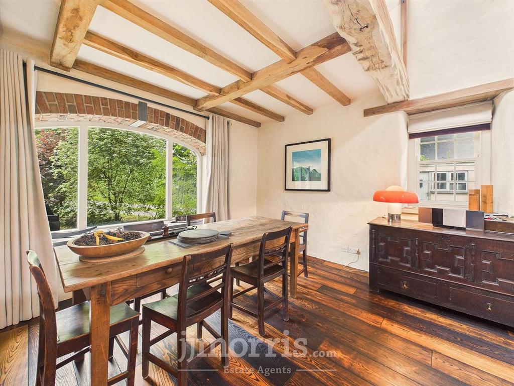 Lounge/Dining Room