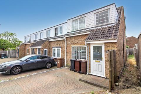 3 bedroom terraced house to rent, Lobelia Close, Springfield, Chelmsford