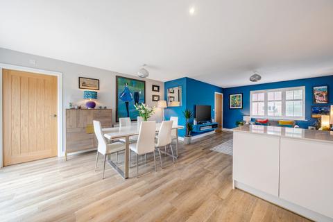 19 River Walk, Fetcham, Leatherhead, KT22 9FF