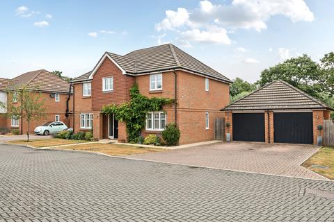 19 River Walk, Fetcham, Leatherhead, KT22 9FF