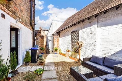 2 bedroom maisonette for sale, West Street, Dorking RH4