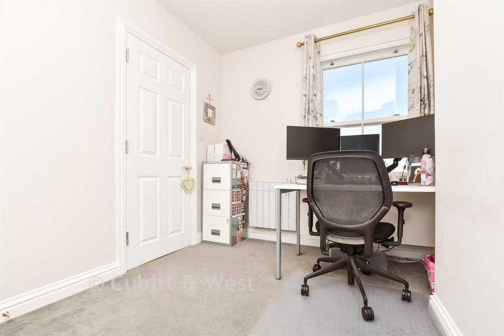 Bedroom 2/Home Office