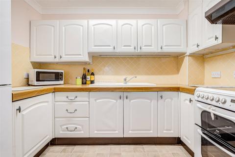 2 bedroom retirement property for sale, West Street, Worthing, West Sussex, BN11