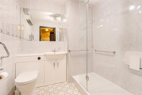 2 bedroom retirement property for sale, West Street, Worthing, West Sussex, BN11