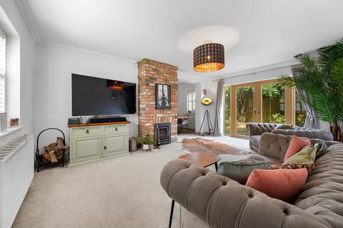undefined, High Street, Burton Latimer, NN15