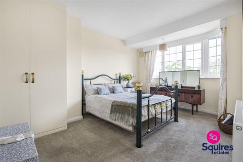 undefined, Grants Close, Mill Hill, London
