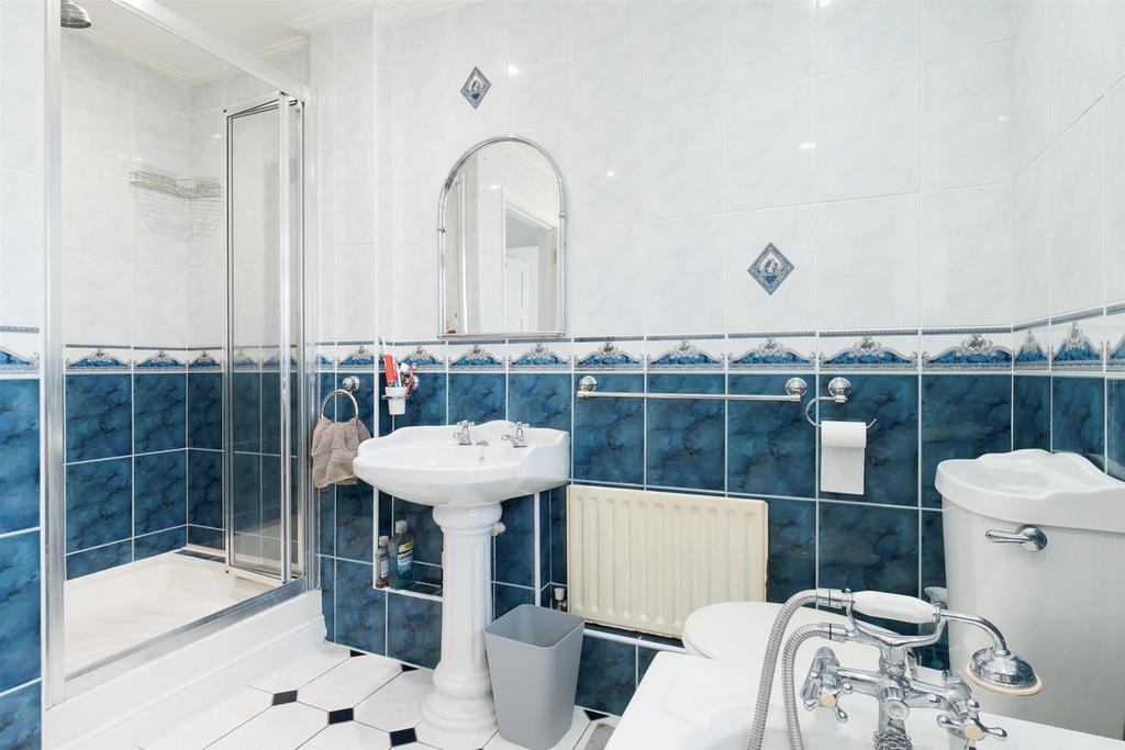 Bathroom..jpg